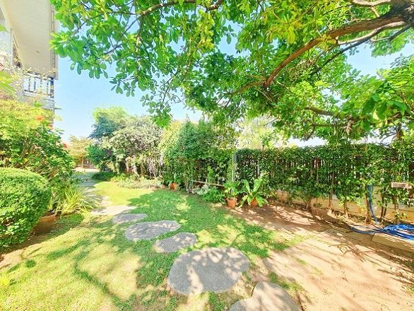 ตกแต่งครบ บ้านสวนหลังใหญ่ในเขตเมืองขอนแก่น แปลงหัวมุมติดถนน 3 ด้าน เป็นส่วนตัว สวนสวยรอบบ้าน ทุกห้องมีระเบียงและเห็นวิวสวน ตรงข้ามสระน้ำ ไม้สักจากลาวเ รูปที่ 2