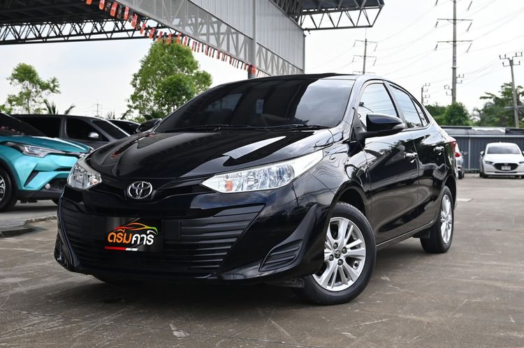 รถ Toyota Yaris ATIV 1.2 E สี ดำ