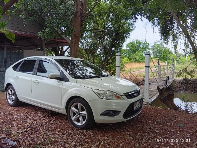Ford Focus 2011 2.0 Ghia Sedan เบนซิน ไม่ติดแก๊ส เกียร์อัตโนมัติ ขาว รูปที่ 4