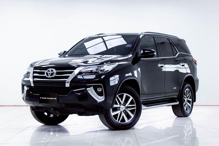รถ Toyota Fortuner 2.8 V สี ดำ