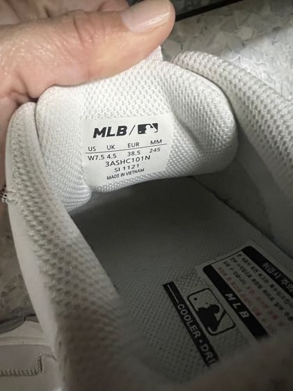 รองเท้าผ้าใบ MLB รูปที่ 6