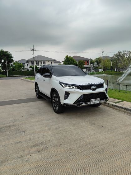 Toyota Fortuner 2023 2.4 Legender Utility-car ดีเซล ไม่ติดแก๊ส เกียร์อัตโนมัติ ขาว รูปที่ 2