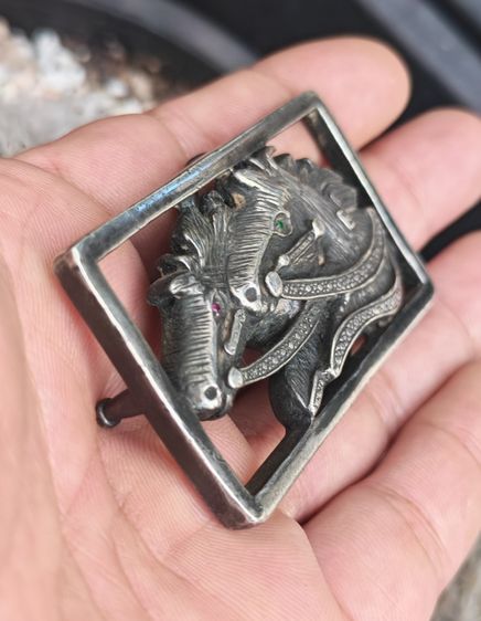 หัวเข็มขัดม้าคู่เงินแท้ ฝังพลอย งานนอกงานเก่า หนึ่งเดียวครับ ราคาแบ่งปัน รูปที่ 5