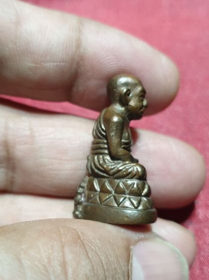 หลวงพ่อทวด บัวรอบ รุ่น ๙ รอบ ๙ พิธี ที่ระลึกท่าน ขุนพันธ์ มีอายุครบ ๙ รอบ ๑๐๘ ปี
เนื้อทองแดง ตอกโค๊ตชัดเจน พระแท้ดูง่าย
พระสวยไม่มีกล่อง รูปที่ 7