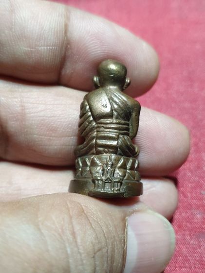 หลวงพ่อทวด บัวรอบ รุ่น ๙ รอบ ๙ พิธี ที่ระลึกท่าน ขุนพันธ์ มีอายุครบ ๙ รอบ ๑๐๘ ปี
เนื้อทองแดง ตอกโค๊ตชัดเจน พระแท้ดูง่าย
พระสวยไม่มีกล่อง รูปที่ 6