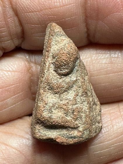 🙏พระนางกำแพงตัด กรุฝั่งเมือง🙏พระกำแพงซุ้มกอพิมพ์กลาง มีราดำ องค์ละ1850