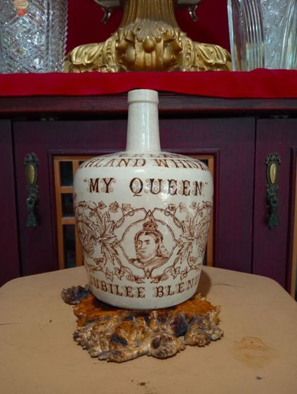 อังกฤษ..ขวดวิสกี้ my queen เนื้อเซรามิคโบราณสภาพเยี่ยม รูปที่ 4