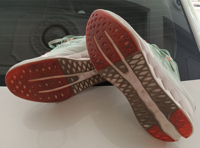 ขาย On Cloudsurfer สภาพสวย ของแท้ size 40-255cm รูปที่ 9