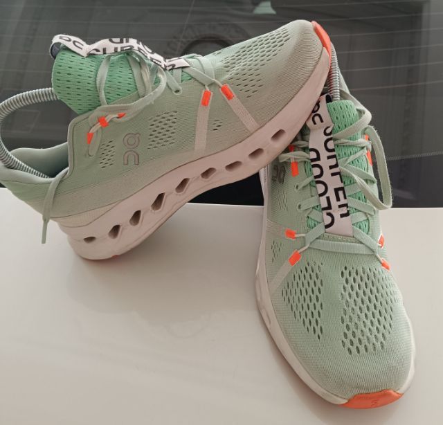 ขาย On Cloudsurfer สภาพสวย ของแท้ size 40-255cm