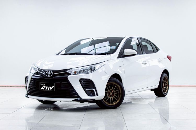 รถ Toyota Yaris ATIV 1.2 Entry สี ขาว