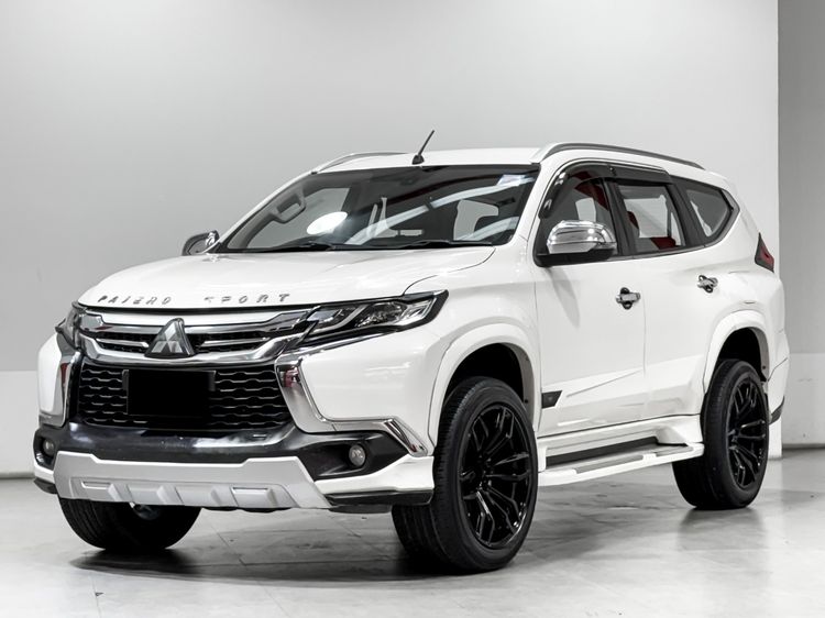 รถ Mitsubishi Pajero Sport 2.4 GT สี ขาว