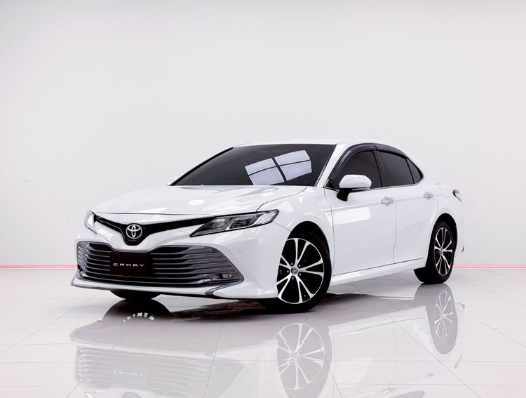 รถ Toyota Camry 2.0 G สี ขาว