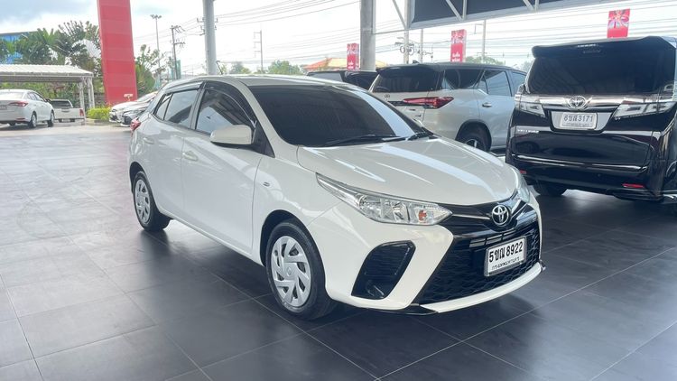 รถ Toyota Yaris 1.2 Entry สี ขาว