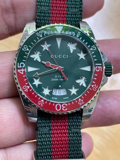 GUCCI DIVE 45MM QUARTZ GREEN DIAL NYLON STRAP MEN'S WATCH YA136339 รูปที่ 12