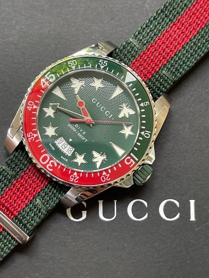 GUCCI DIVE 45MM QUARTZ GREEN DIAL NYLON STRAP MEN'S WATCH YA136339 รูปที่ 10