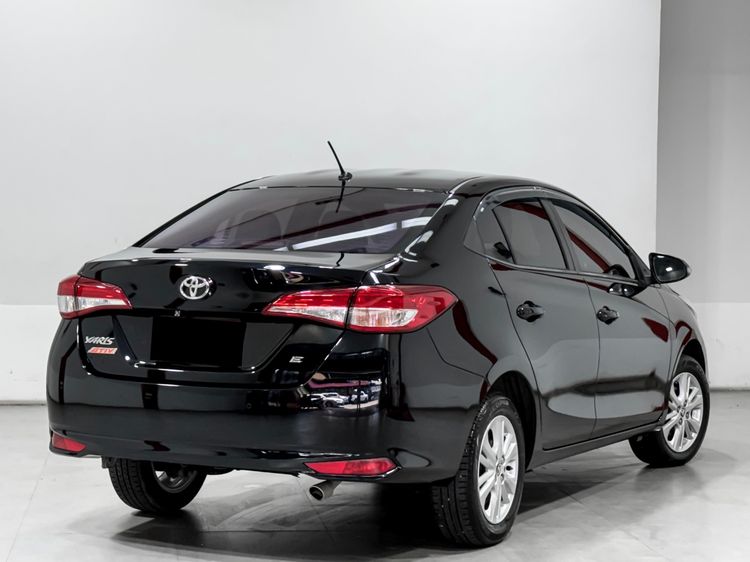 Toyota Yaris ATIV 2018 1.2 E Sedan เบนซิน เกียร์อัตโนมัติ ดำ รูปที่ 4