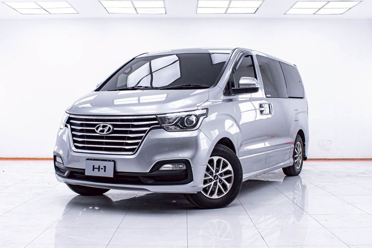 รถ Hyundai H-1  2.5 Elite สี เทา