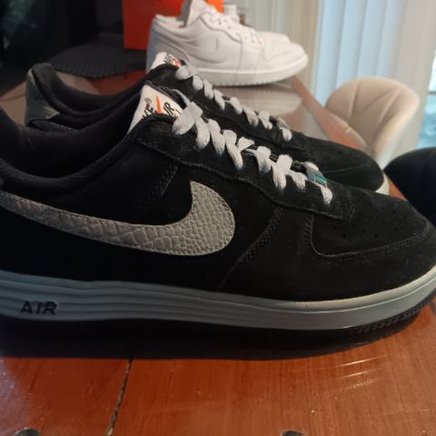 nike รูปที่ 2