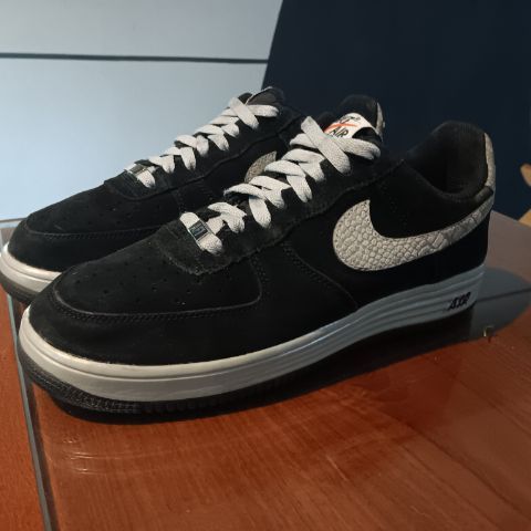 nike รูปที่ 3