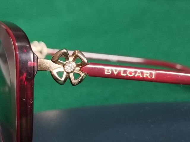 แว่นตากันแดดท่านหญิงแบรนด์ BVLGARI รุ่น 8226-B แท้ made in Italy.กระจก Polarized ขนาด 54-20-140mm.ข้างก้านมีเพชรคริสตัล  รูปที่ 9
