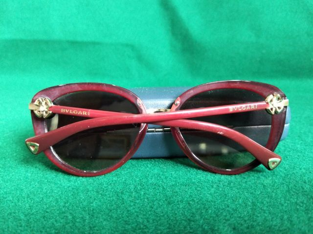 แว่นตากันแดดท่านหญิงแบรนด์ BVLGARI รุ่น 8226-B แท้ made in Italy.กระจก Polarized ขนาด 54-20-140mm.ข้างก้านมีเพชรคริสตัล  รูปที่ 7