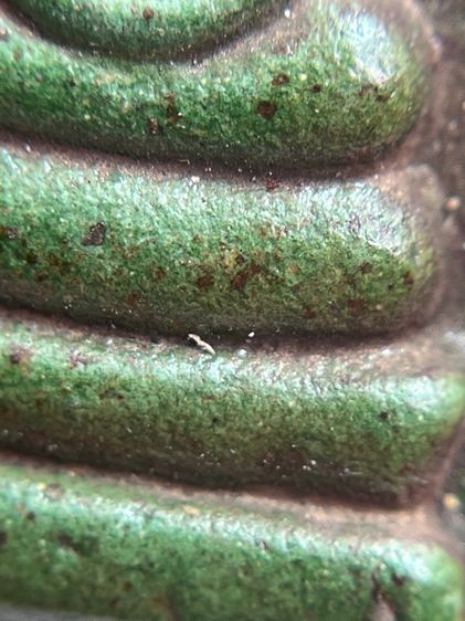 พระสมเด็จพิมพ์ปรกโพธิ์อกครุฑ เนื้อสีเขียวหลังฝังตะกรุด 9  ดอก พุทธคุณสูงแม่เหล็กดูดติด(020) รูปที่ 9