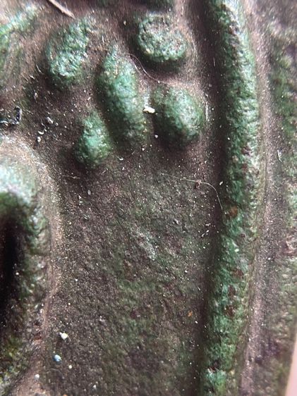 พระสมเด็จพิมพ์ปรกโพธิ์อกครุฑ เนื้อสีเขียวหลังฝังตะกรุด 9  ดอก พุทธคุณสูงแม่เหล็กดูดติด(020) รูปที่ 8