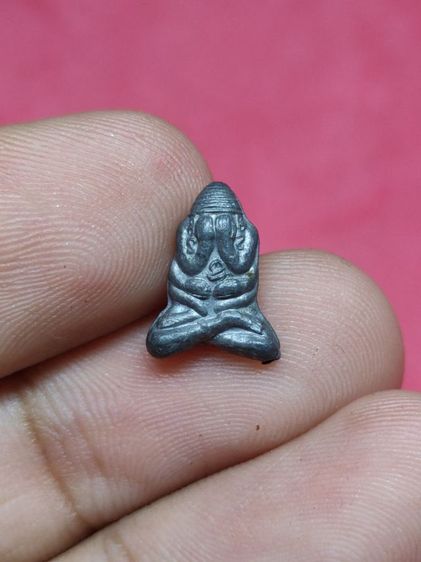 พระปิดตาหัวจรวด