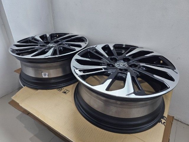 18" อื่นๆ ล้อแม็ก Toyota ขอบ 18 นิ้ว 5 รู
