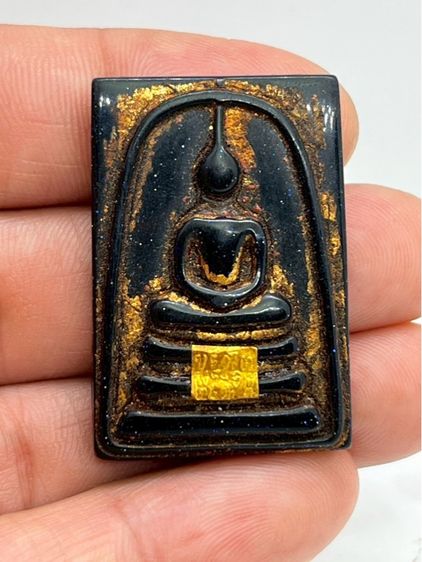 พระสมเด็จพิมพ์ใหญ่ปิดแผ่นทองคำ 2411 เนื้อทรายเงินหิน แห่งความร่ำรวย และเชื่อกันว่าช่วยเสริมโชคลาภ เงินทอง และความเจริญรุ่งเรือง รูปที่ 5