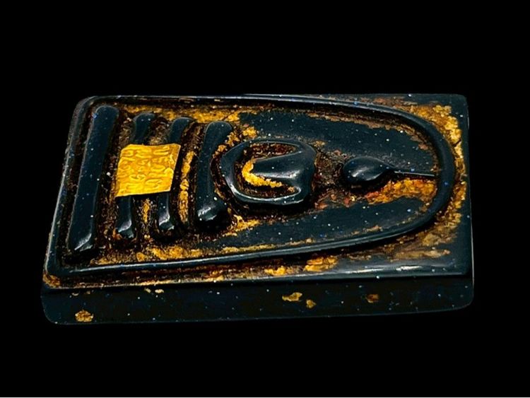 พระสมเด็จพิมพ์ใหญ่ปิดแผ่นทองคำ 2411 เนื้อทรายเงินหิน แห่งความร่ำรวย และเชื่อกันว่าช่วยเสริมโชคลาภ เงินทอง และความเจริญรุ่งเรือง รูปที่ 4