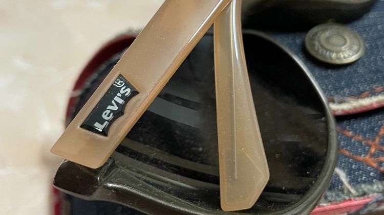 แว่นกันแดด ลีวายส์ แท้