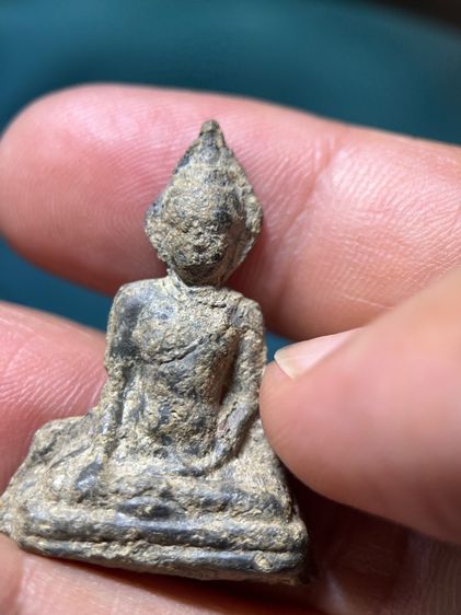 พระร่วงนั่งหลังลิ่ม สุโขทัย