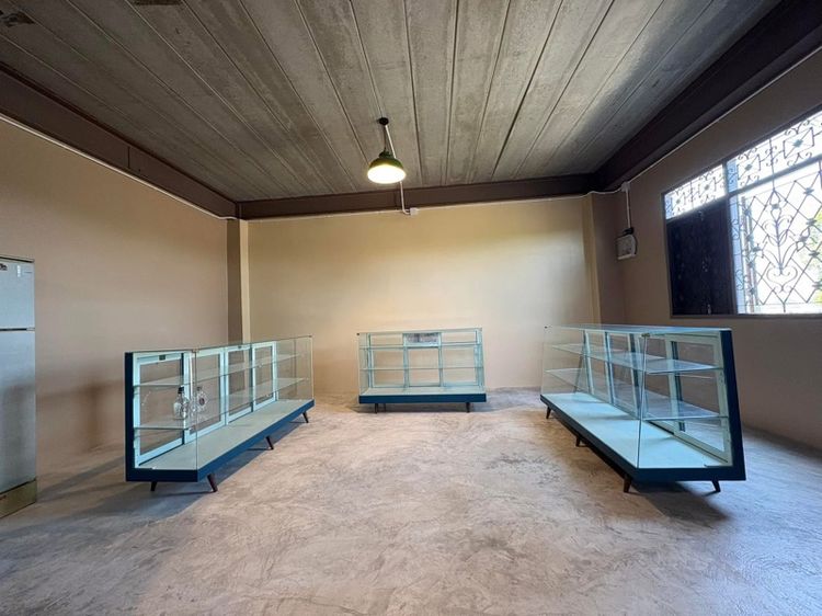 ตู้โชว์ห่วยวินเทจ