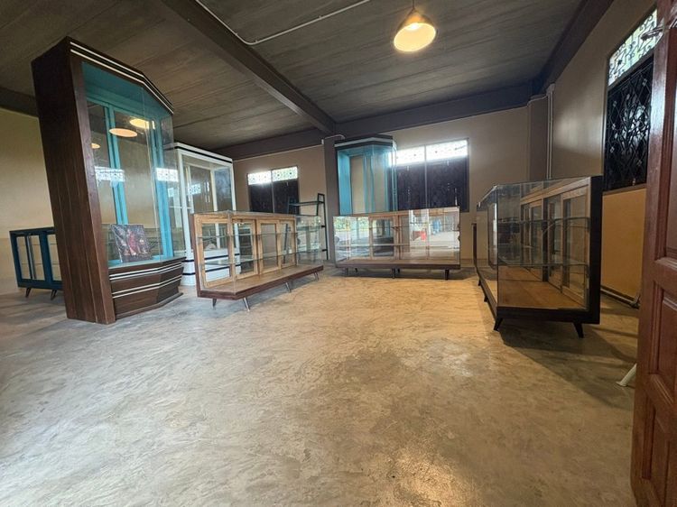 ตู้โชว์ห่วยขาเหลา วินเทจ  รูปที่ 5