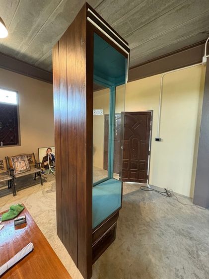 ตู้โชว์หุ่นเข้ามุมหน้าร้าน ไม้สักแท้ทั้งหลัง รูปที่ 4