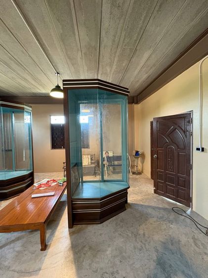 ตู้โชว์หุ่นเข้ามุมหน้าร้าน ไม้สักแท้ทั้งหลัง