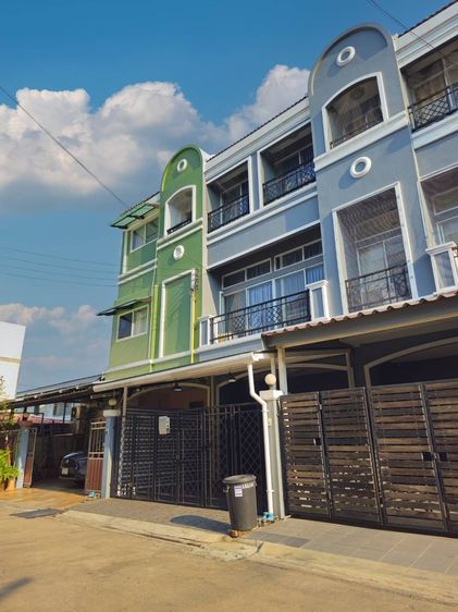 อื่นๆ มีบางส่วน สร้างเสร็จก่อน 2010 บ้านทาวน์โฮม 3 ชั้น 3 ห้องนอน 4 ห้องน้ำ ทำเล เกษตร-นวมินทร์ นวลจันทร์ รามอินทรา รูปที่ 3