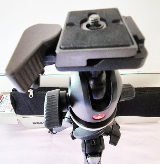 Manfrotto ขาตั้งกล้อง Aluminum Alloy Tripod รุ่น 190XPROB พร้อมหัวบอล 496RC2 มือสอง สภาพใหม่มาก แทบไม่ได้ใช้งาน รูปที่ 9