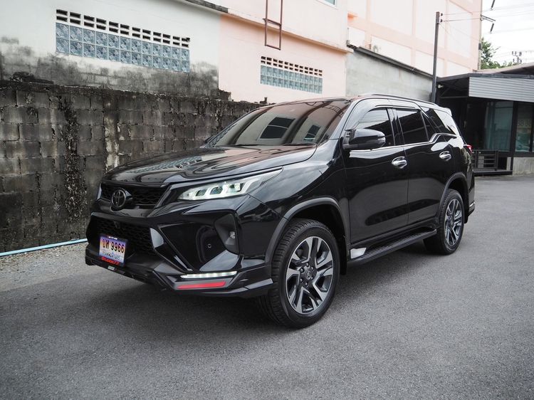 Toyota Fortuner 2022 2.8 Legender Black Top 4WD Utility-car ดีเซล ไม่ติดแก๊ส เกียร์อัตโนมัติ ดำ รูปที่ 2
