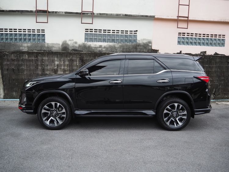 Toyota Fortuner 2022 2.8 Legender Black Top 4WD Utility-car ดีเซล ไม่ติดแก๊ส เกียร์อัตโนมัติ ดำ รูปที่ 4