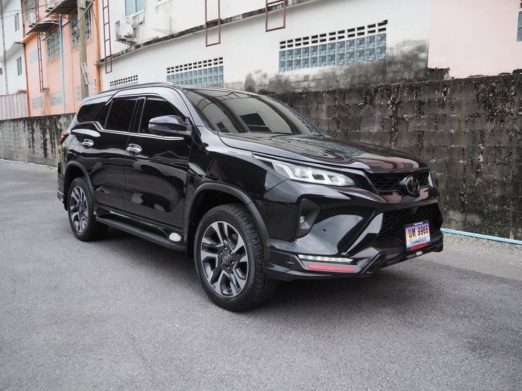 รถ Toyota Fortuner 2.8 Legender Black Top 4WD สี ดำ