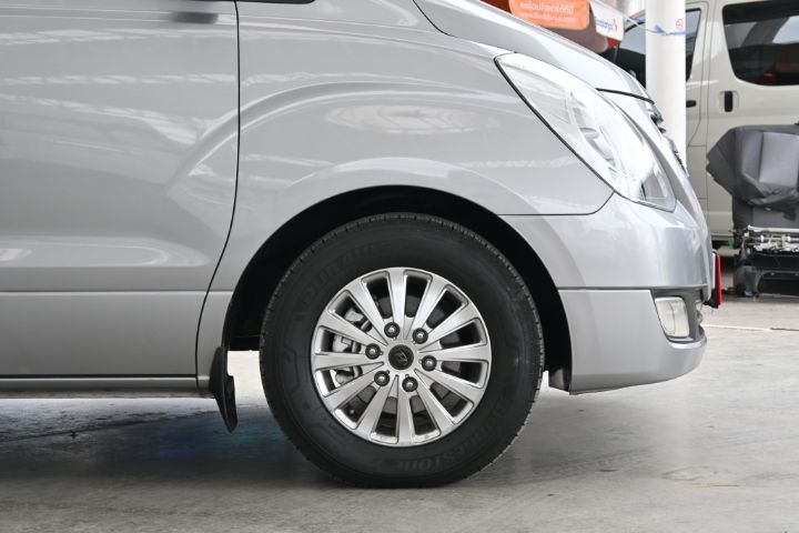 Hyundai H-1  2017 2.5 Maesto Touring Van ดีเซล เกียร์อัตโนมัติ เทา รูปที่ 4