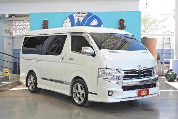 รถ Toyota Ventury 3.0 V สี ขาว
