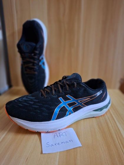 Asics 42.5ยาว27cm ของแท้
สภาพสวย 