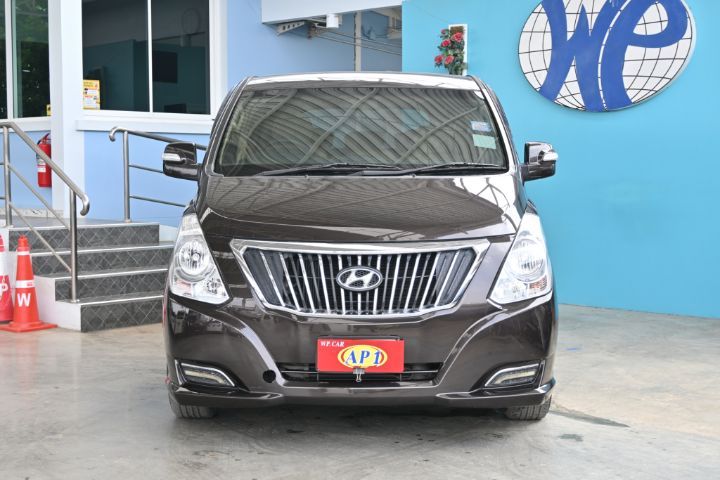 Hyundai H-1  2017 2.5 Elite Van ดีเซล เกียร์อัตโนมัติ น้ำตาล รูปที่ 2