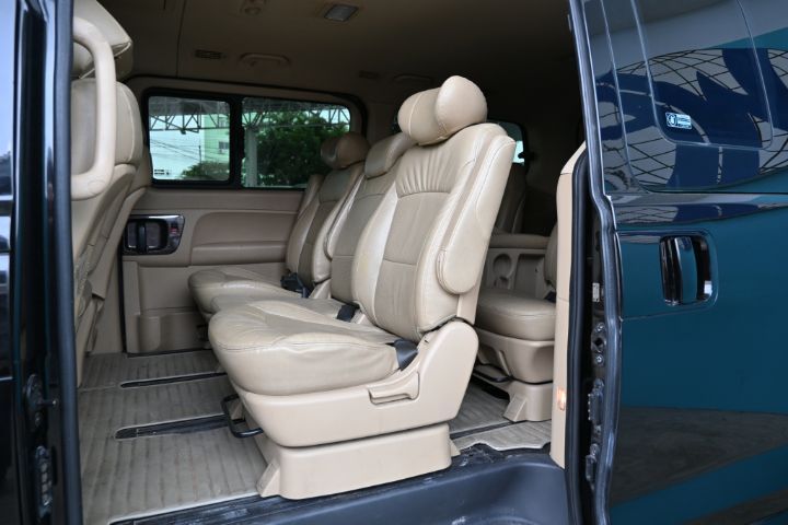 Hyundai H-1  2018 2.5 Deluxe Van ดีเซล เกียร์อัตโนมัติ ดำ รูปที่ 4