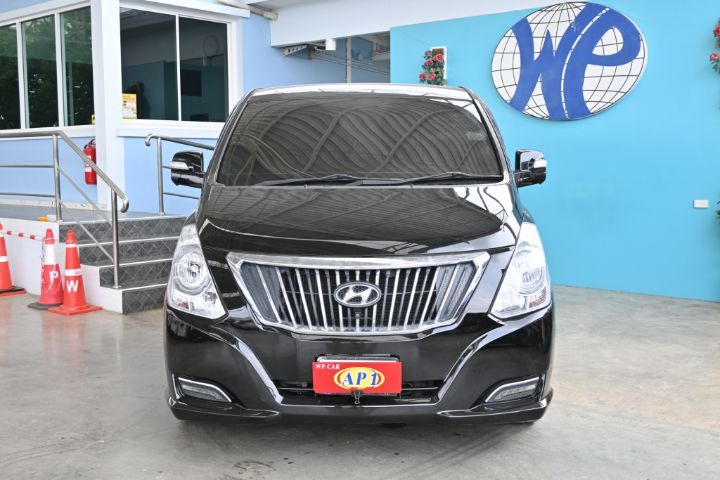Hyundai H-1  2018 2.5 Deluxe Van ดีเซล เกียร์อัตโนมัติ ดำ รูปที่ 2