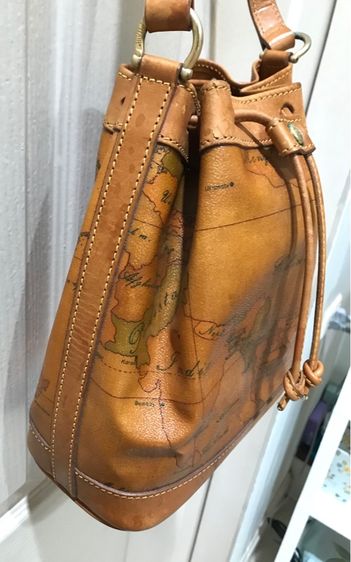 ขายถูก ลดราคา Alviero Martini ของแท้ อิตาลี สภาพดี รูปที่ 8