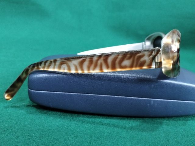 แว่นตากันแดดท่านหญิงแบรนด์ Zagato รุ่น mod.5022 made in Italy แท้ ลายจะออก Giraffe ทรงวินเทจ กระจกจะออกดำเขียว.ขนาดหน้ากว้าง 12ซม. รูปที่ 4